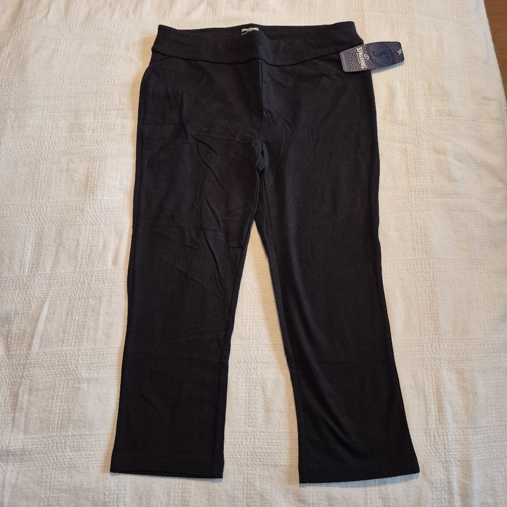 Spalding women's size Medium black capri leggings, NWT